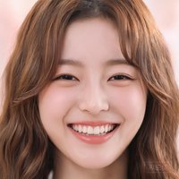 女性用户头像，笑容灿烂